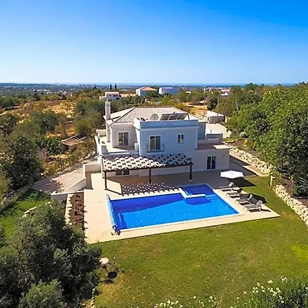 Villa Sleeps 8 Pool Air Con Wifi
