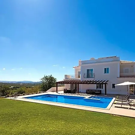 Sleeps 8 Pool Air Con Wifi