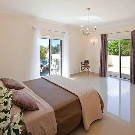 Sleeps 8 Pool Air Con Wifi *